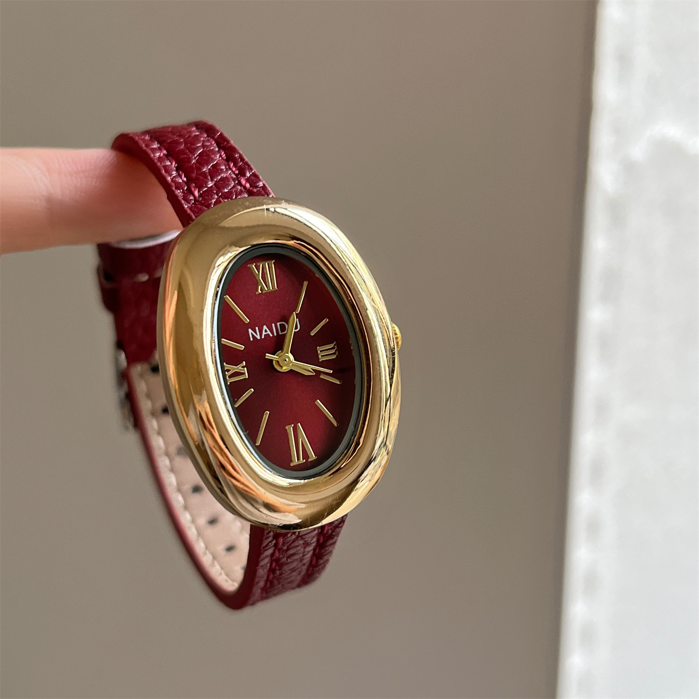 ساعات نسائية جميلة بيضاوية جدي - مراجعة Minimalist Thin Watch وسعره